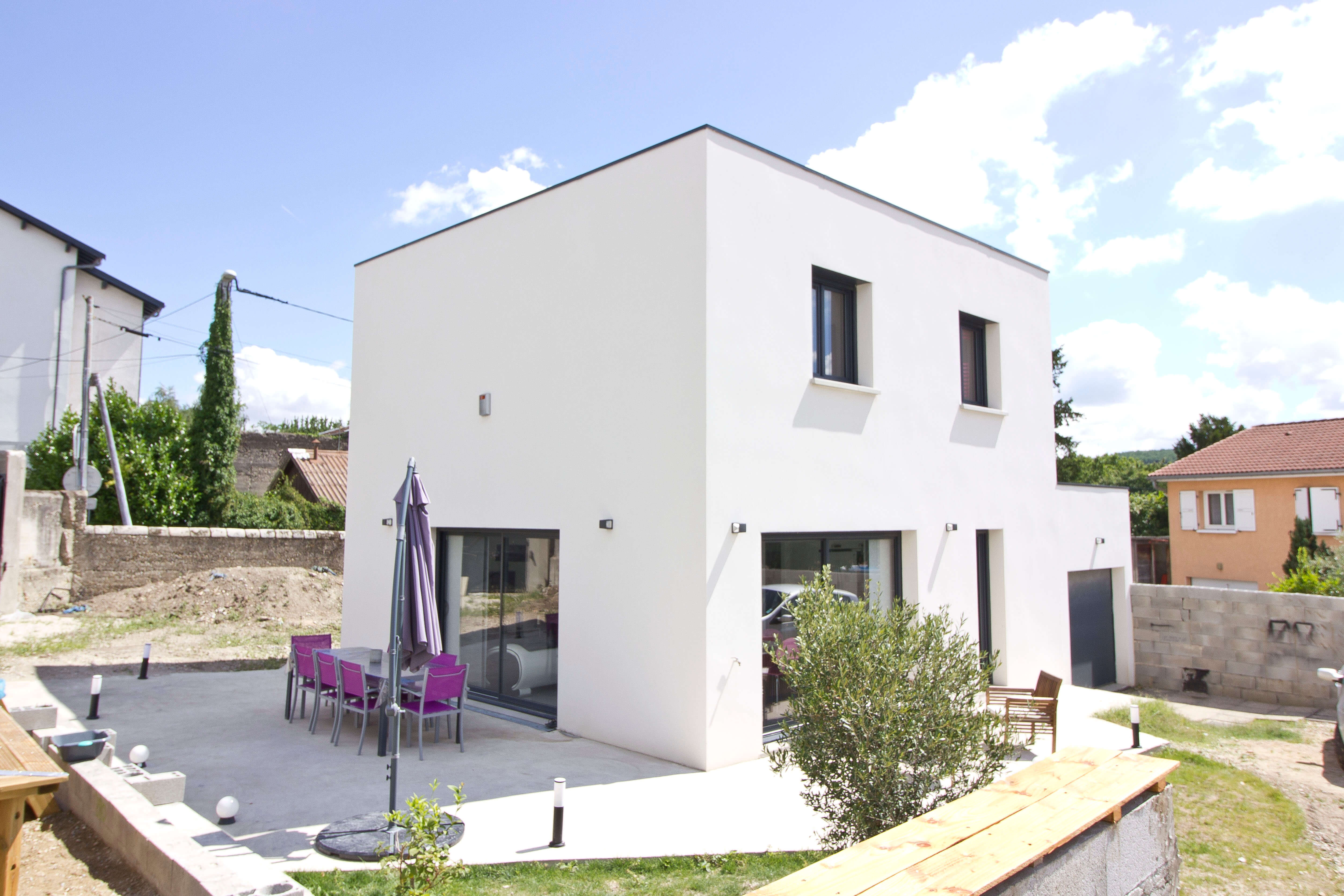 petite maison valtrea blanche